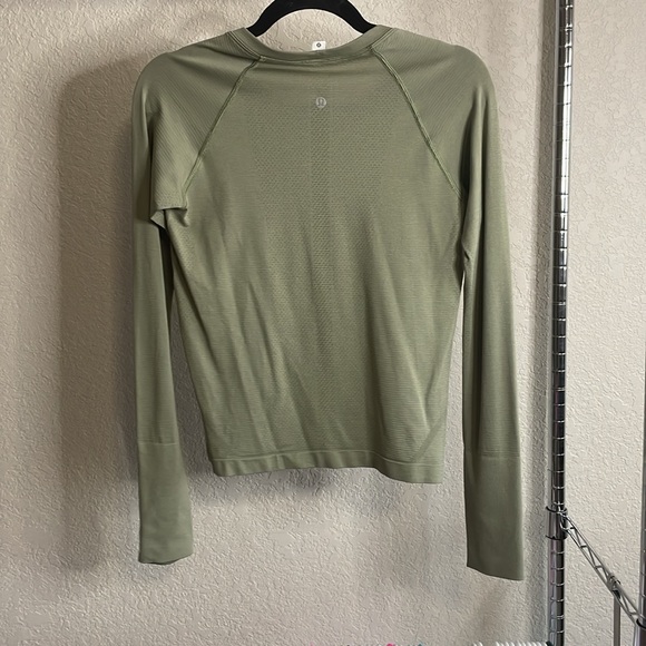 EUC Lululemon Long Sleeve - Picture 4 of 5